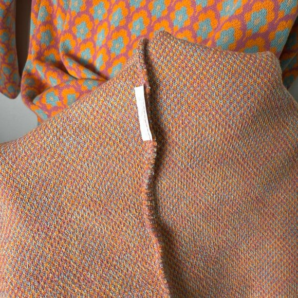 Neck Puff Sleeve Geometric - Picture 6 of 9